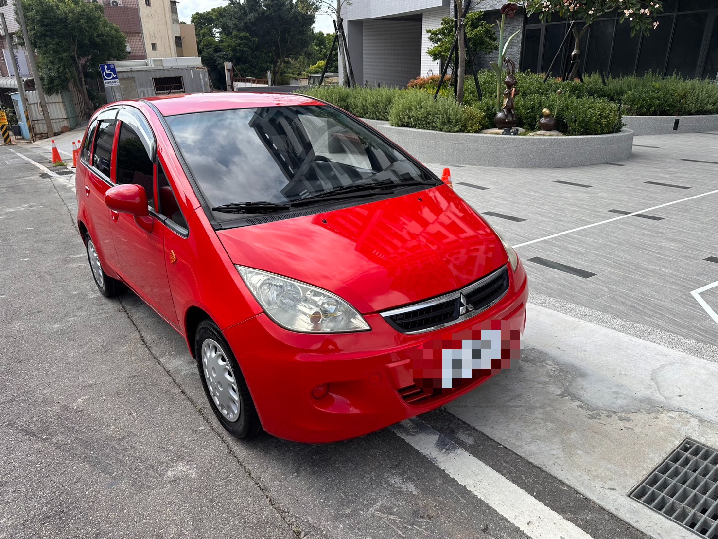 2010年mitsubishi colt plus 1.6-哩程13.6萬紅色