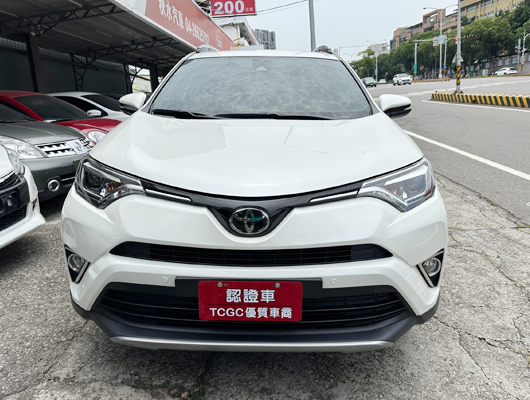 TOYOTA-Yaris-2015年好車大空間