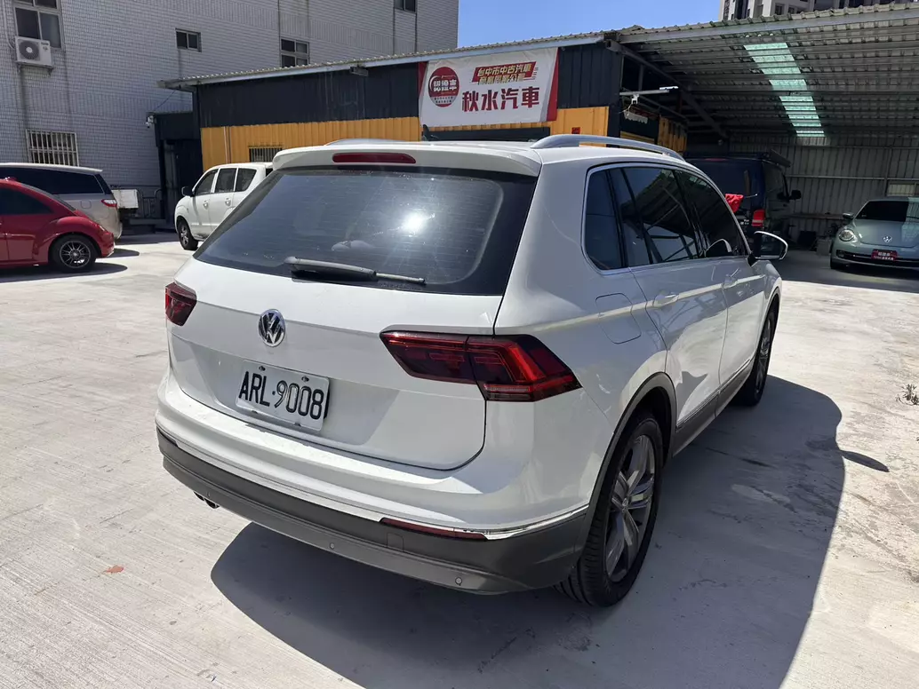 volkswagen-tiguan-330-tsi-highline-2016年出廠2017年式-白色2000cc-自手排
